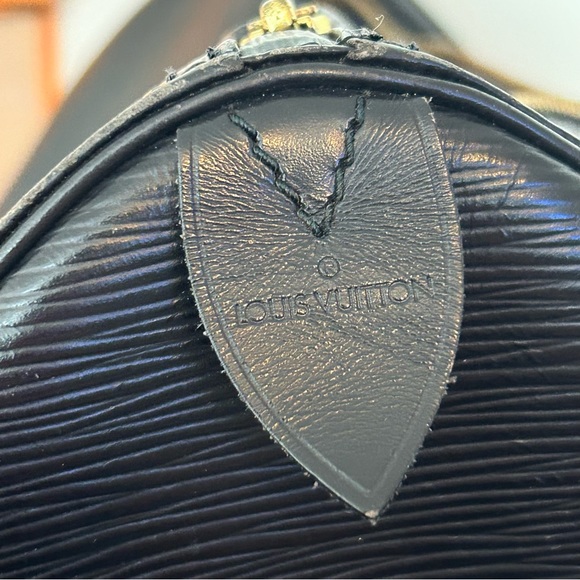 Louis Vuitton Black Epi Speedy 40 - Picture 15 of 15